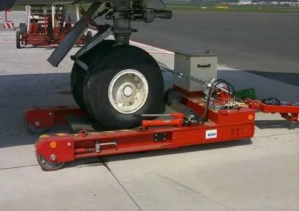 KUNZ recovery dolly under a main landing gear